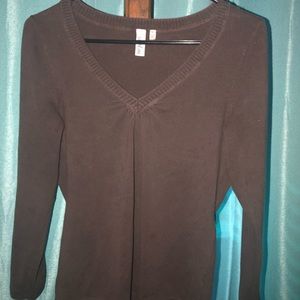 Long sleeve v neck shirt